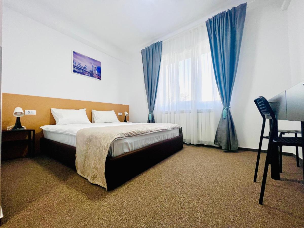 Stef Rooms Tirgu Frumos Exterior photo