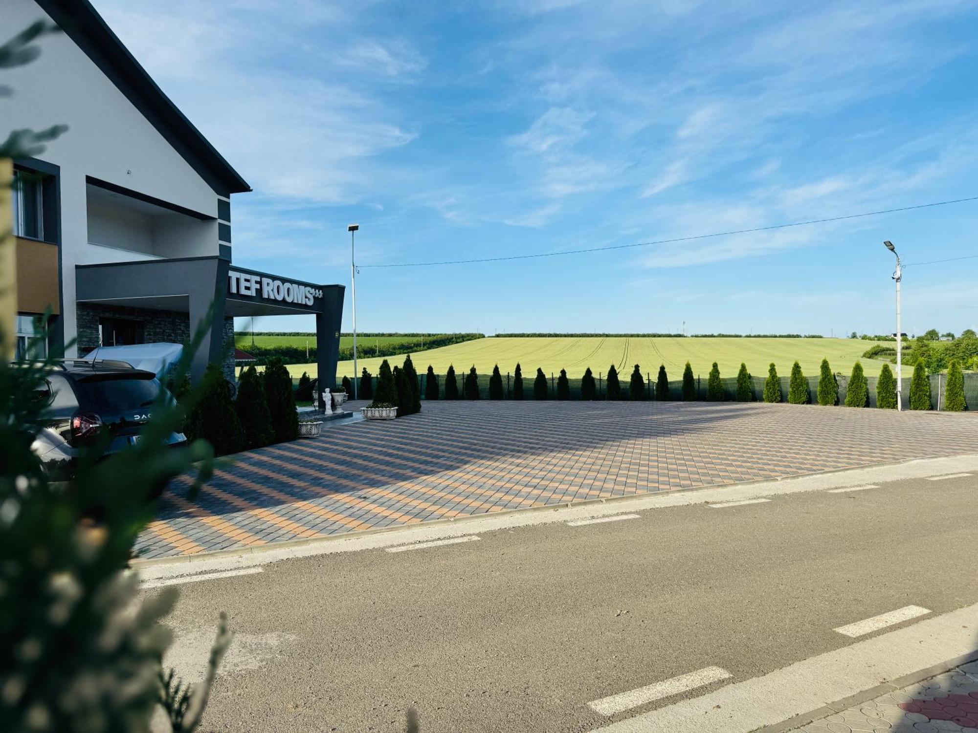 Stef Rooms Tirgu Frumos Exterior photo