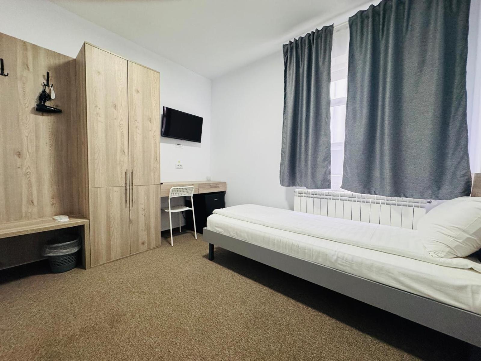 Stef Rooms Tirgu Frumos Exterior photo